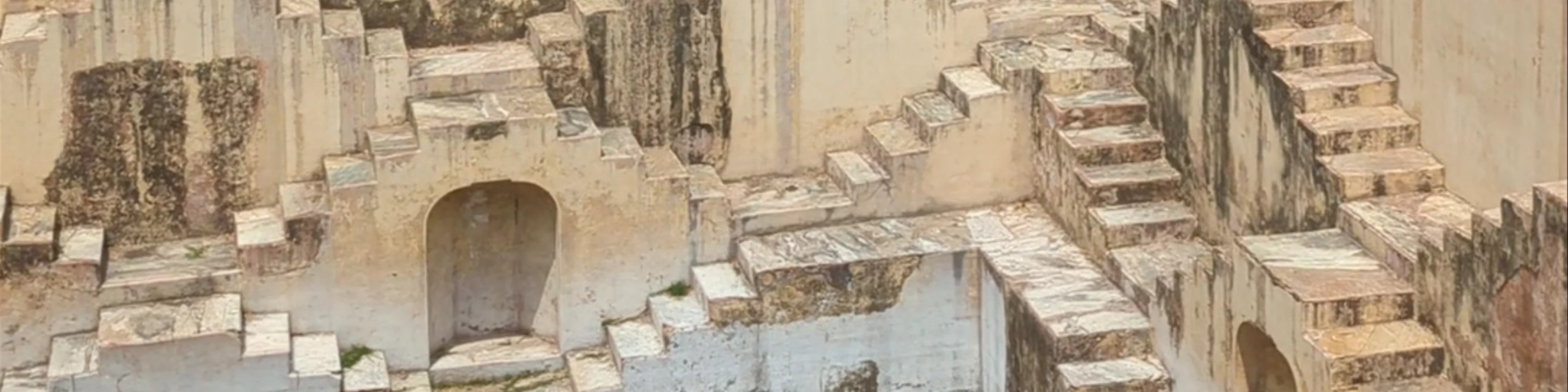 Panna Meena ka Kund