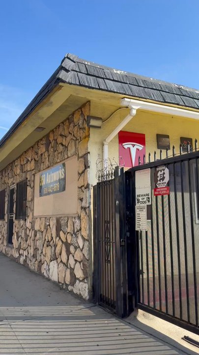 360 Autoworks - I called and confirmed if they were open on 2/14 they said yes. When I got here at 9:00 AM (closed at 12:00 PM) Nobody is here watedmy time. - Body Shops Near Me - El Monte, California