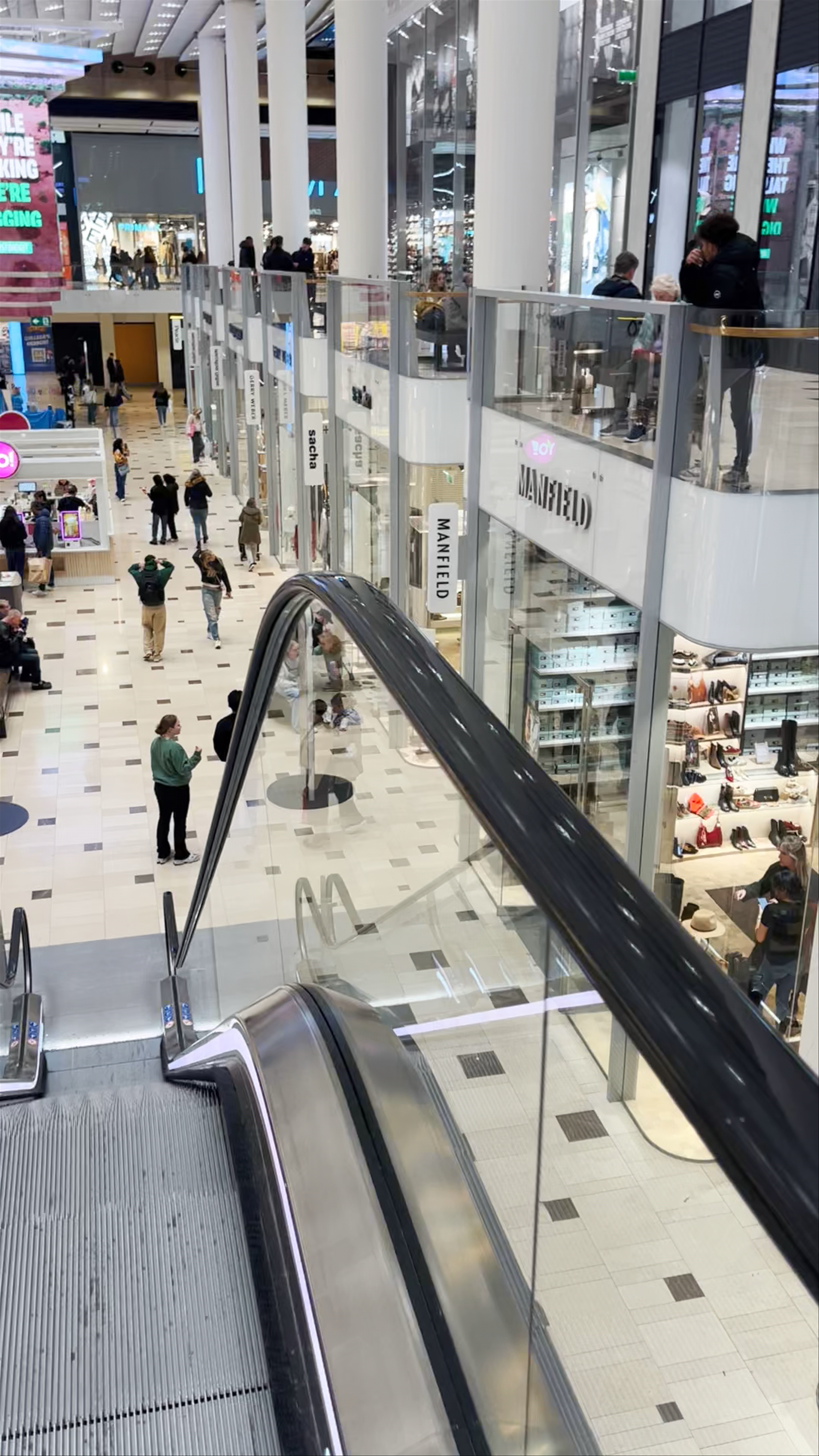 Hoog Catharijne: Modern Shopping Hub in Utrecht