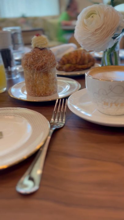 Hive Bakery & Cafe - Inside the cafe ... loved the decor and the ambiance.. - Bakeries Near Me - West Palm Beach, Florida