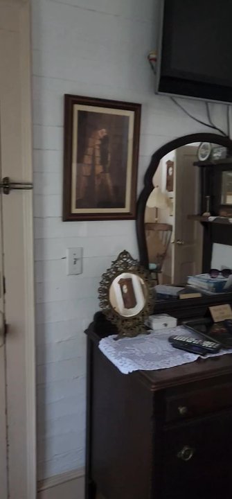 Cedar Key Bed & Breakfast - Video of Miss Ida's room - Bed & Breakfast Near Me - Cedar Key, Florida