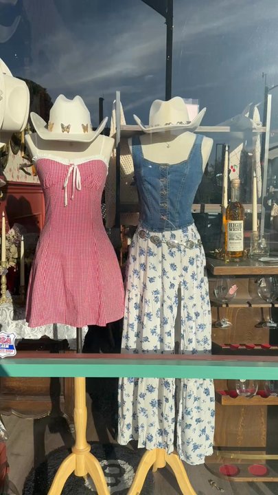 Cindy Jane Boutique - Mannequins in the window - Shoe Stores Near Me - Glendora, California