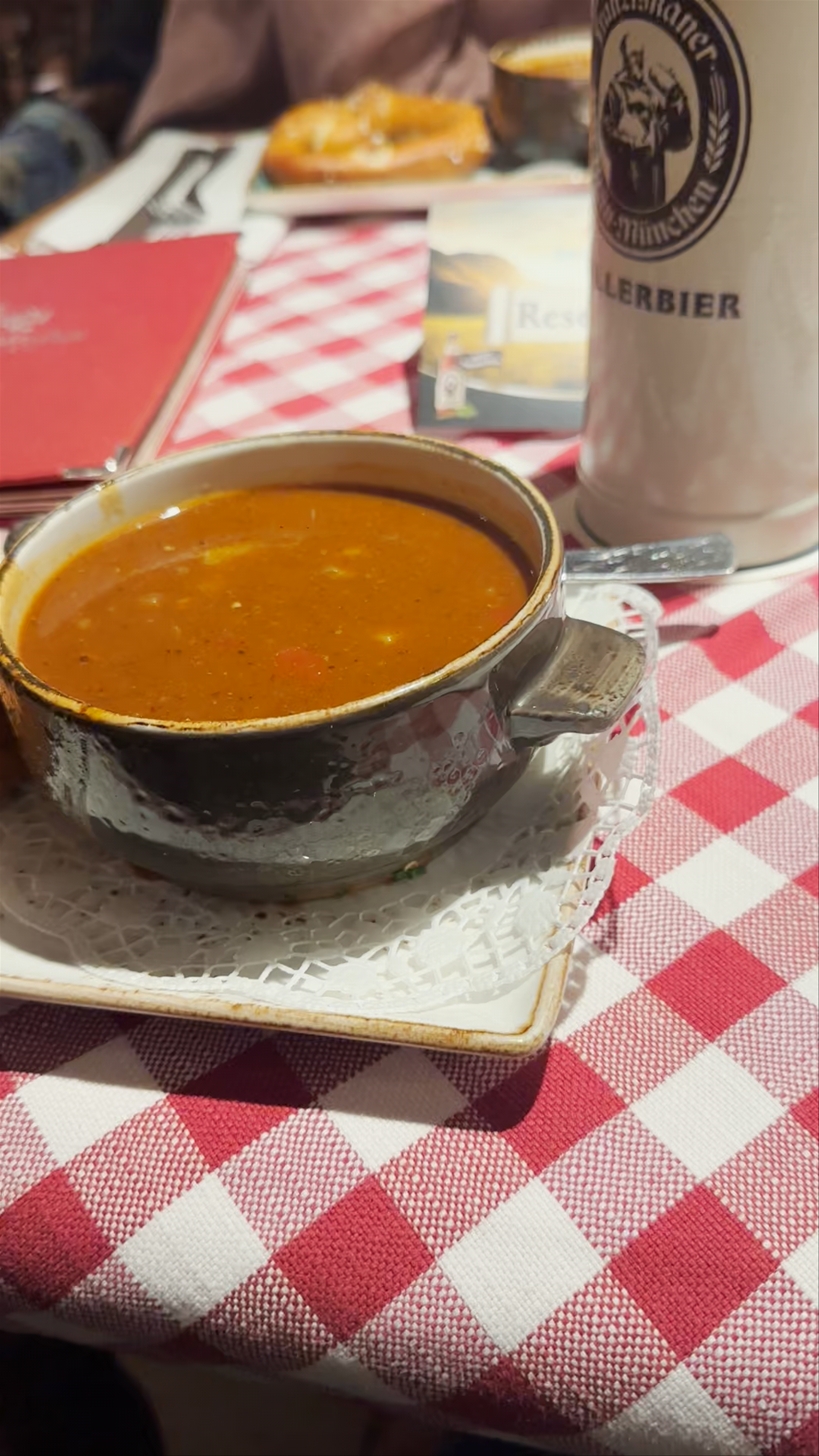 Authentic Bavarian Dining Experience at Ratskeller München