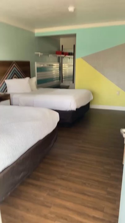 Beachside Hotel & Suites - 2 queen room tour - Hotels Near Me - Cocoa Beach, Florida
