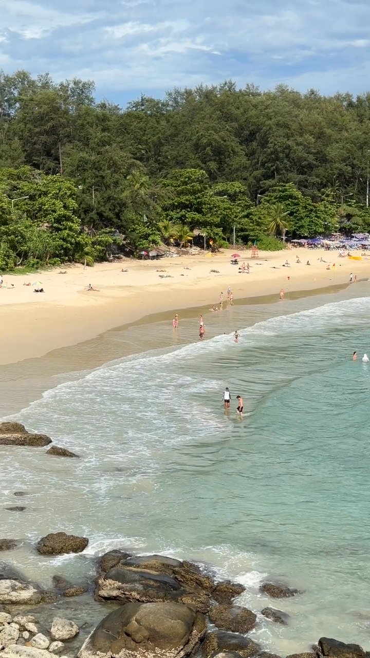 book the flight
📍 Phuket Thailand
🎥 Roong Thongwichien · Pexels
#travel #beach #island #paradise #wanderlust