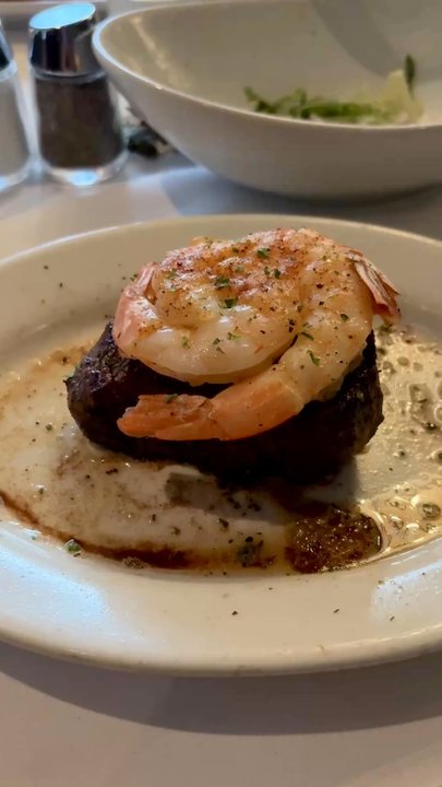 Video carousel 1 of 7 with ID cv0d46AaUiU1hF_ixe-2WQ for Ruth's Chris Steak  House