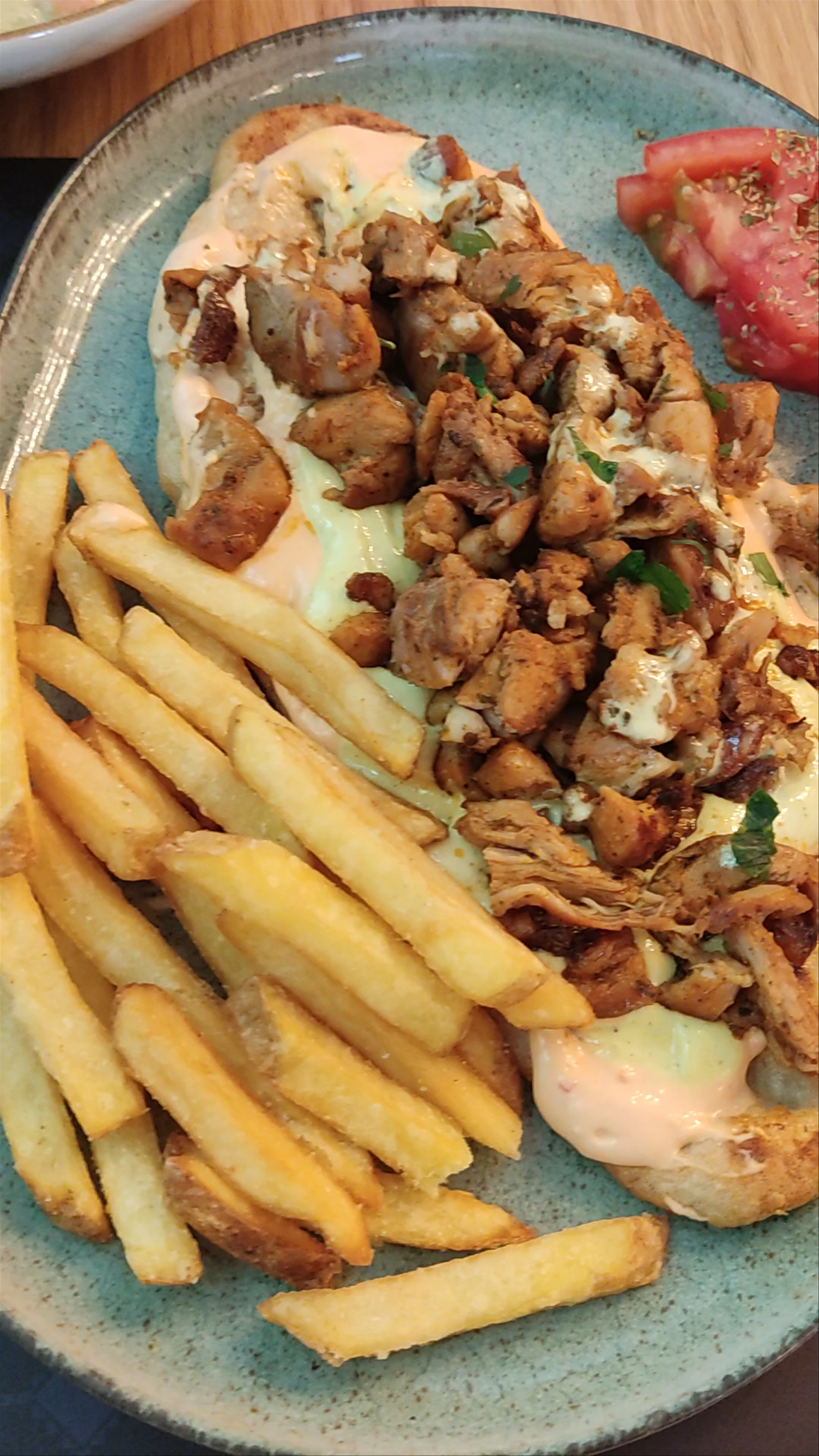Savvikos Taverna: Savor Authentic Greek Chicken Gyro in Thessaloniki