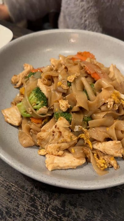 Isankaya - Pad see ew - Thai Near Me - Norcross, Georgia