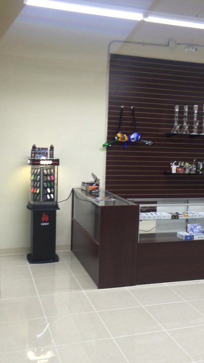 Smoker's Genie - Gas mask Water pipes Papers Rollers Safe cans Zippo  Cbd oil  E-juice Kratom Torches - Vape Shops Near Me - Pearland, Texas