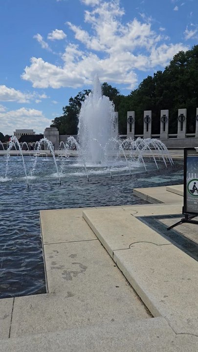 World War II Memorial - Landmarks & Historical Buildings Near Me - Washington, DC, District of Columbia