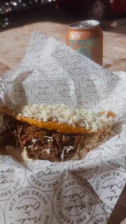 Mi Pana Burger - Food Trucks Near Me - Miami, Florida