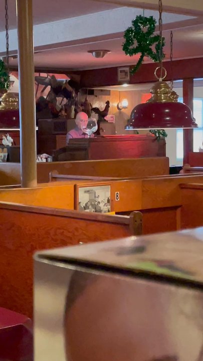 Lee's Chicken Restaurant - You can't go wrong with a live organ player - American Near Me - Lincoln, Nebraska