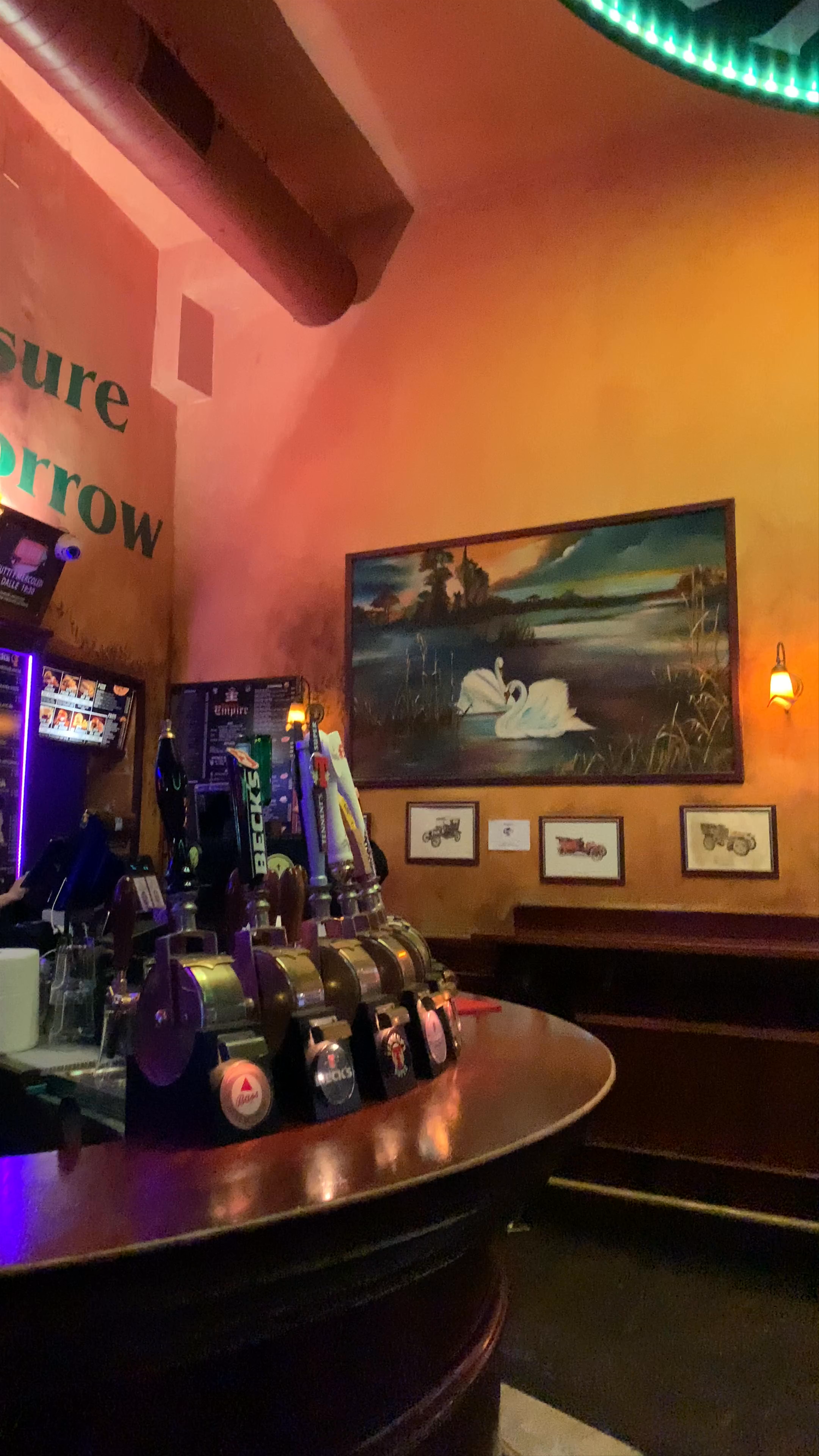Empire English Pub: Cozy Night Out in Bologna