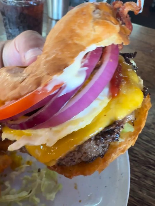 Cheeseburger In Paradise - Burgers Near Me - Honolulu, Hawaii
