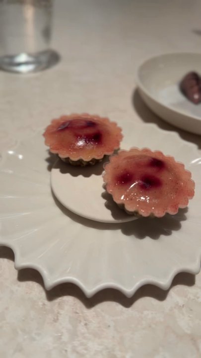 Geranium - (f-r):  Cake with seeds, elderberries & apple brandy, milk chocolate & roasted grain infusion & crispy "flowers" with exotic spices. - Scandinavian Near Me - Copenhagen, 84