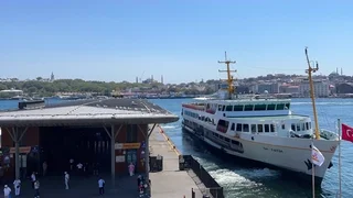 Erkundung Istanbuls mit einem Teenager: Fähren, Ortaköy und ikonische Sehenswürdigkeiten