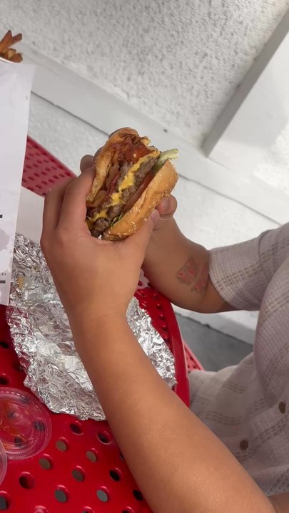 Five Guys - EVERYONE IN THERE NEEDS A RAISE - Burgers Near Me - Daytona Beach, Florida