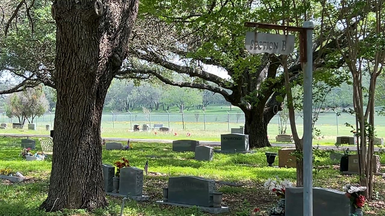 Live Oak Cemetery - Entrance overview - Funeral Services & Cemeteries Near Me - Manchaca, Texas