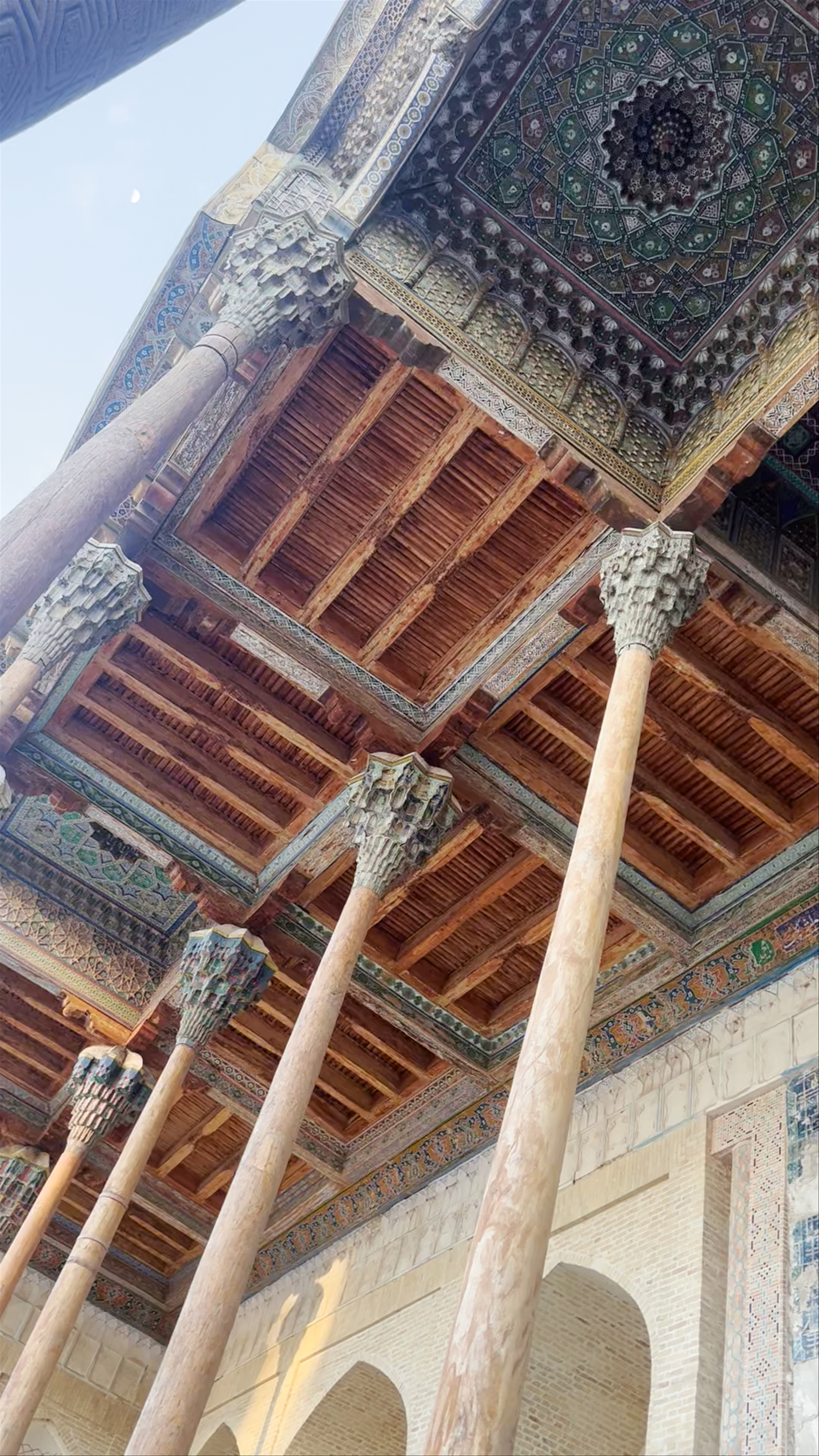 Bolo Hauz Mosque