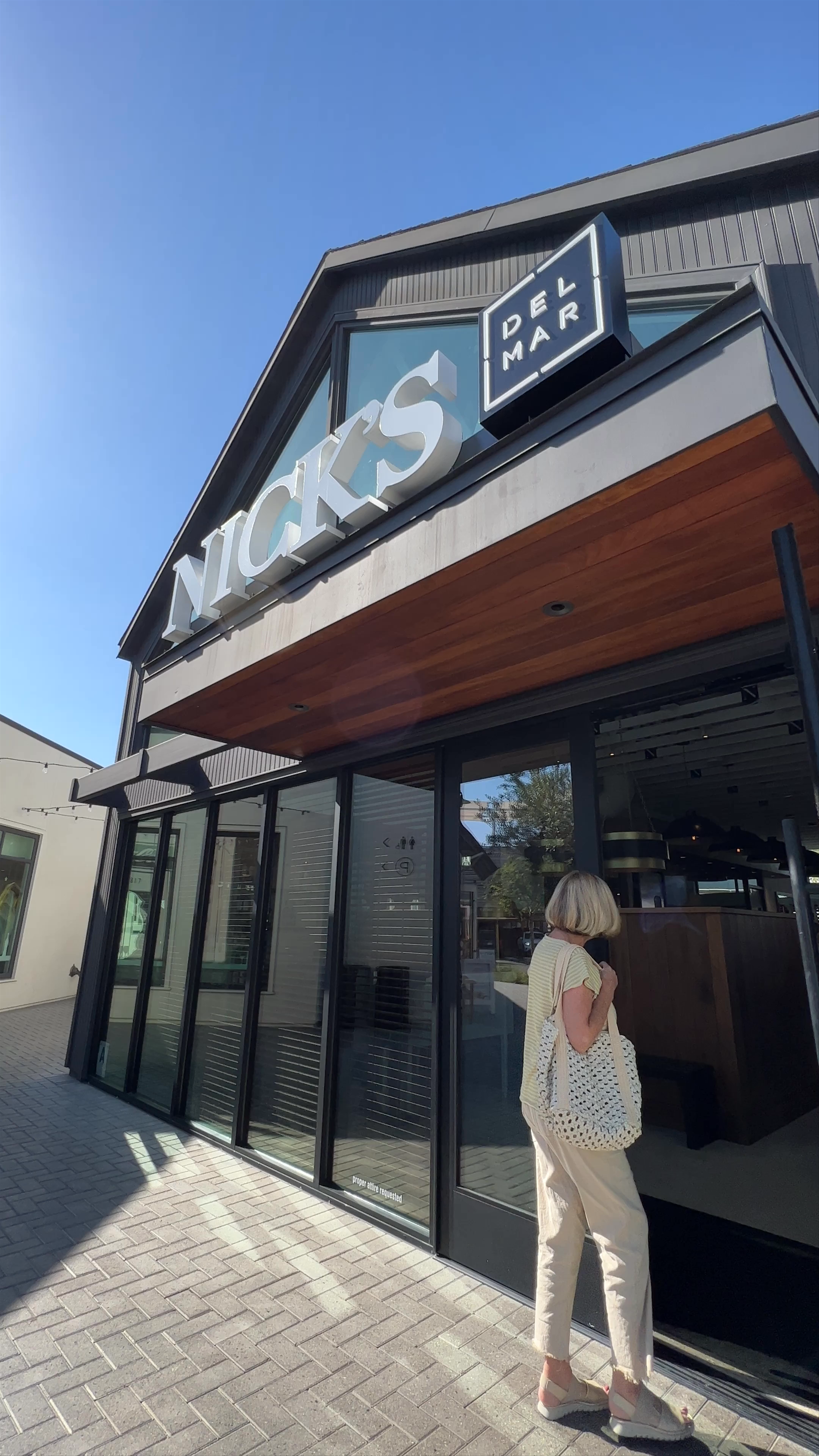 Nick's Del Mar: Chic Coastal Dining Experience in San Diego