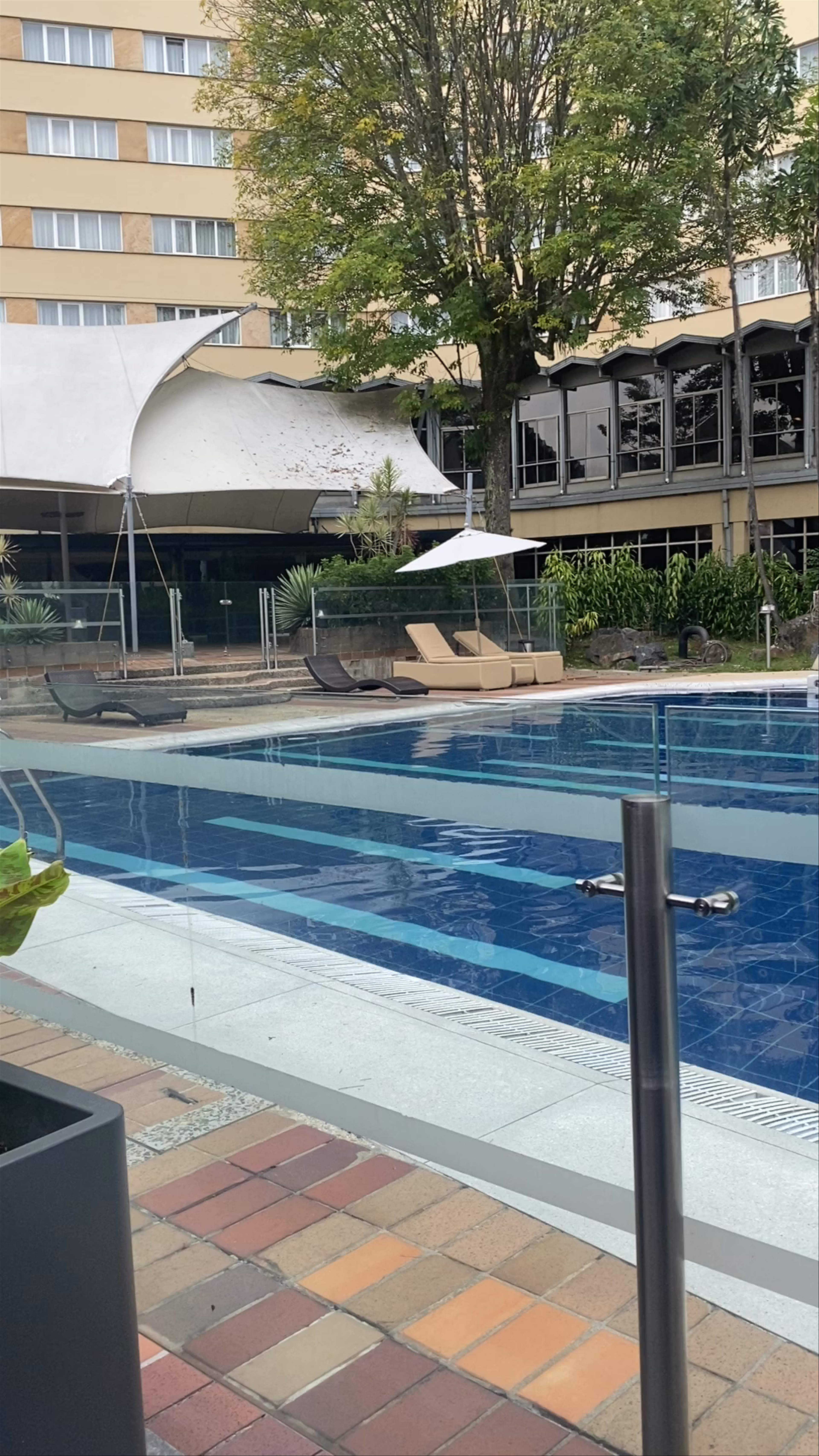 Relaxing Poolside Dining at Restaurante Fogón de Piedra, Medellín