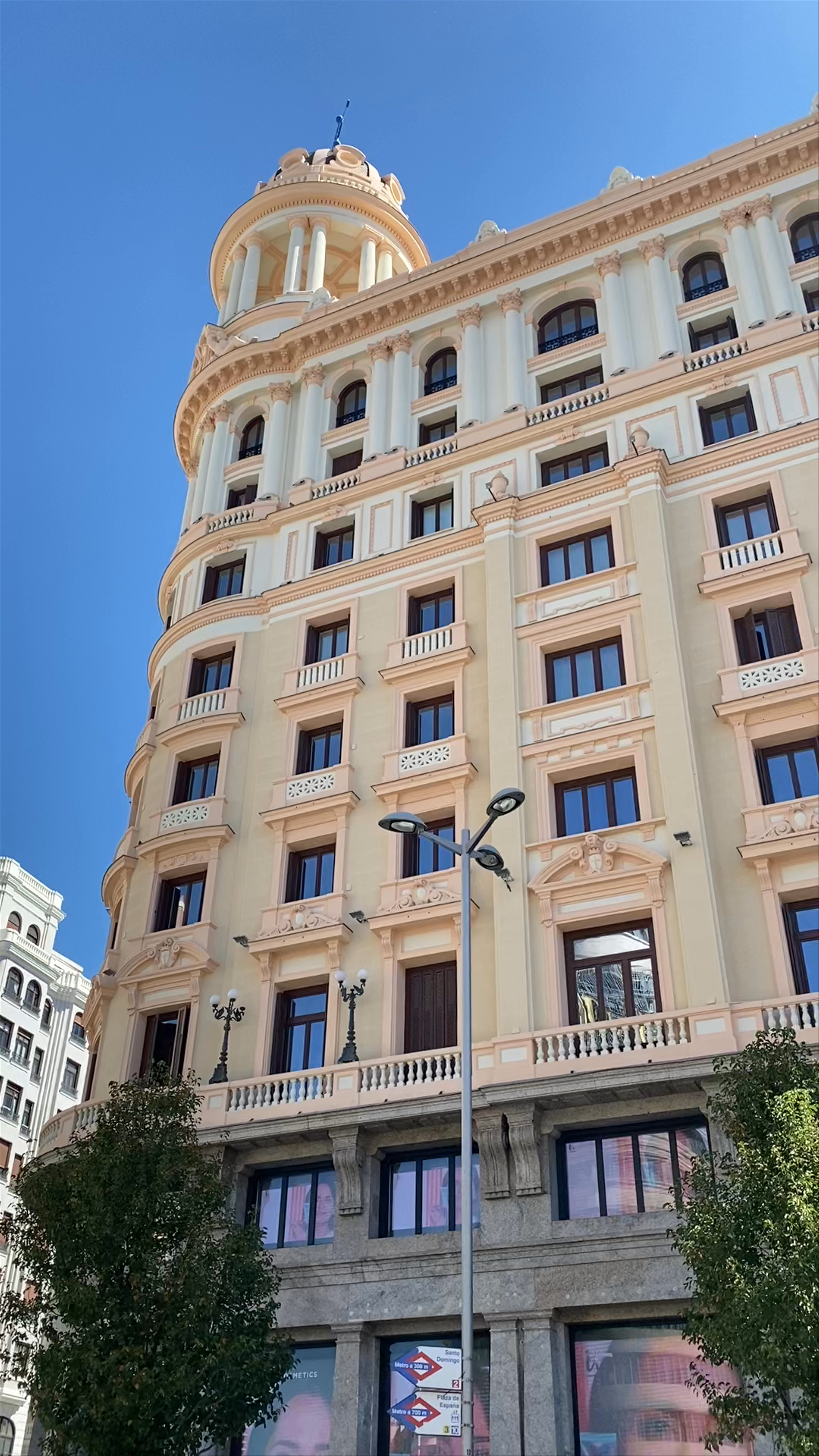 Cine Callao and Plaza del Callao: Iconic Urban Vibes in Central Madrid