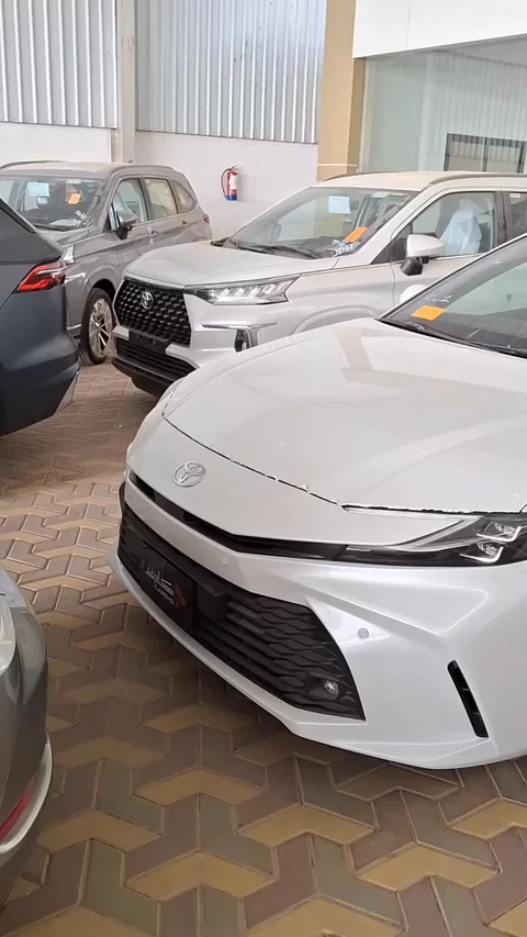 تويوتا كامري LE HEV 2025