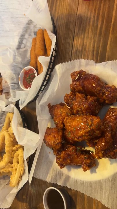 CM Chicken - Spicy garlic wings, calamari, mozzarella sticks, garlic soy tenders - Korean Near Me - Columbus, Ohio