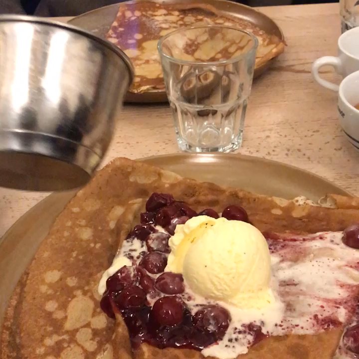 Ti Breizh Crêperie - Flaming crepe!! - French Near Me - Hamburg, HH