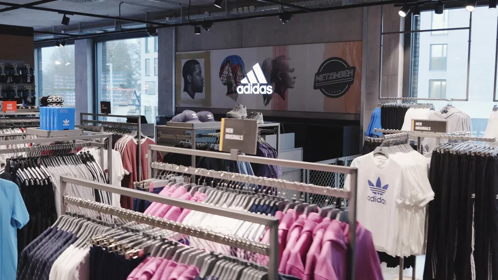 Adidas OUTLET in Germany • up to 70%* off in Sale | Outletcity Metzingen