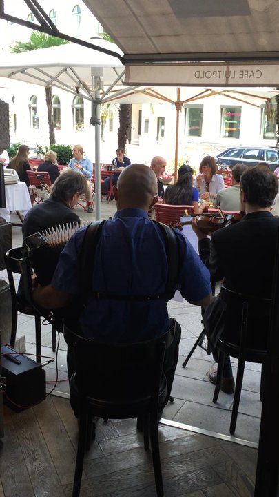 Cafe Luitpold - Live musik beim Frühsrück, herrlich - Cafes Near Me - Munich, BY