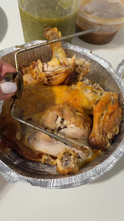 Malecon Restaurant - El metal que venia dentro del pollo estaba - Latin American Near Me - Yonkers, New York