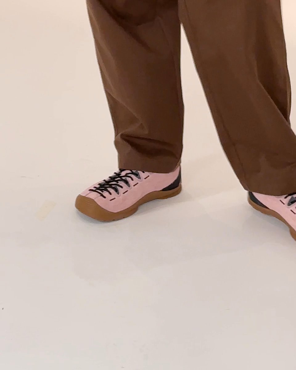 Keen x Highsnobiety – "Downtown" Jasper Men's - Low Top Sneakers - PINK/GUM - Video 4