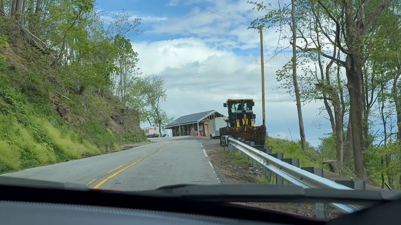 Alpine Inn - Driving up to the inn - Hotels Near Me - Marion, North Carolina