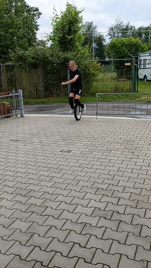 riu submission: one footed half back rev