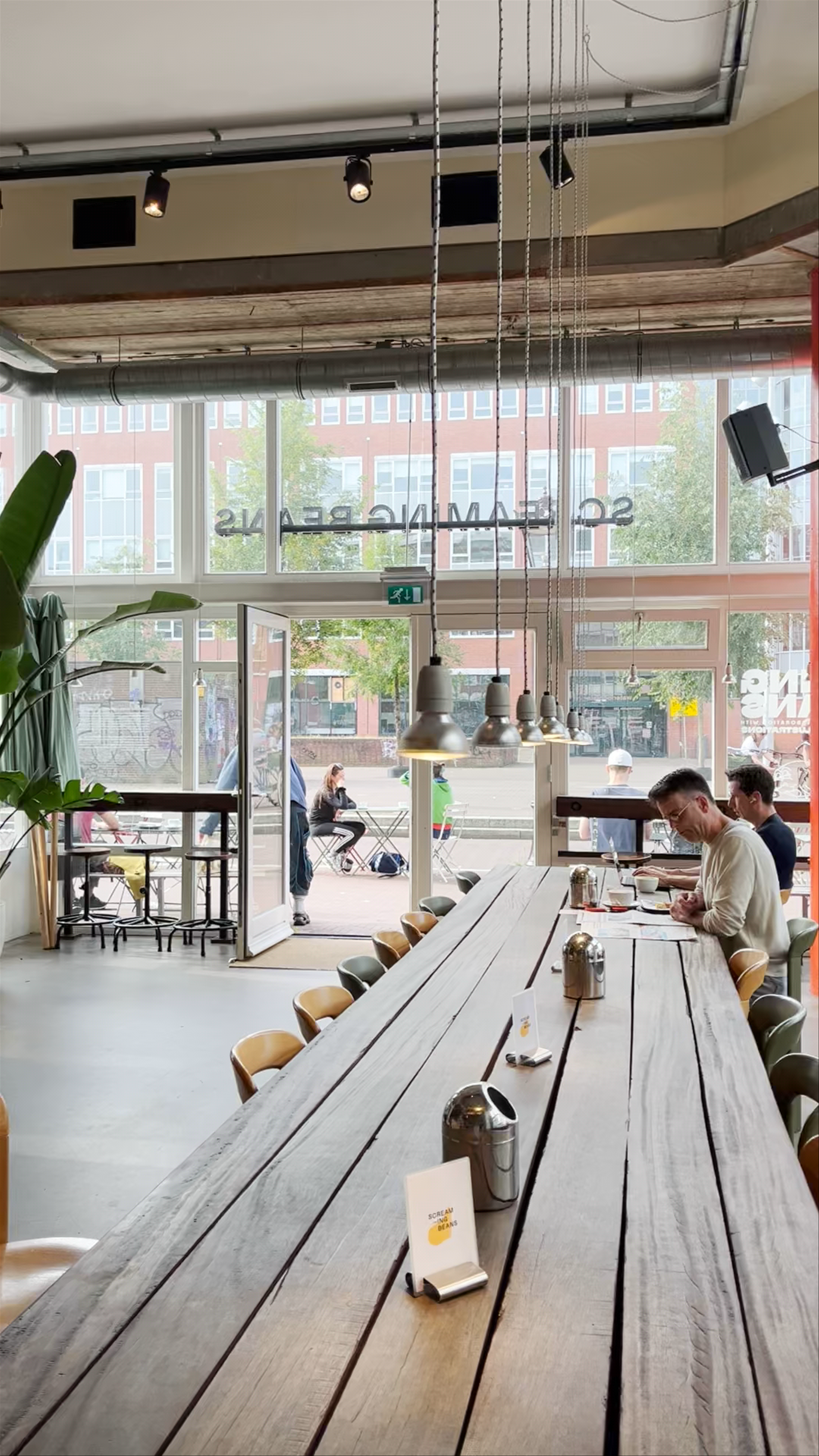 Screaming Beans Amstelstraat: Trendy Coffee Spot in Amsterdam