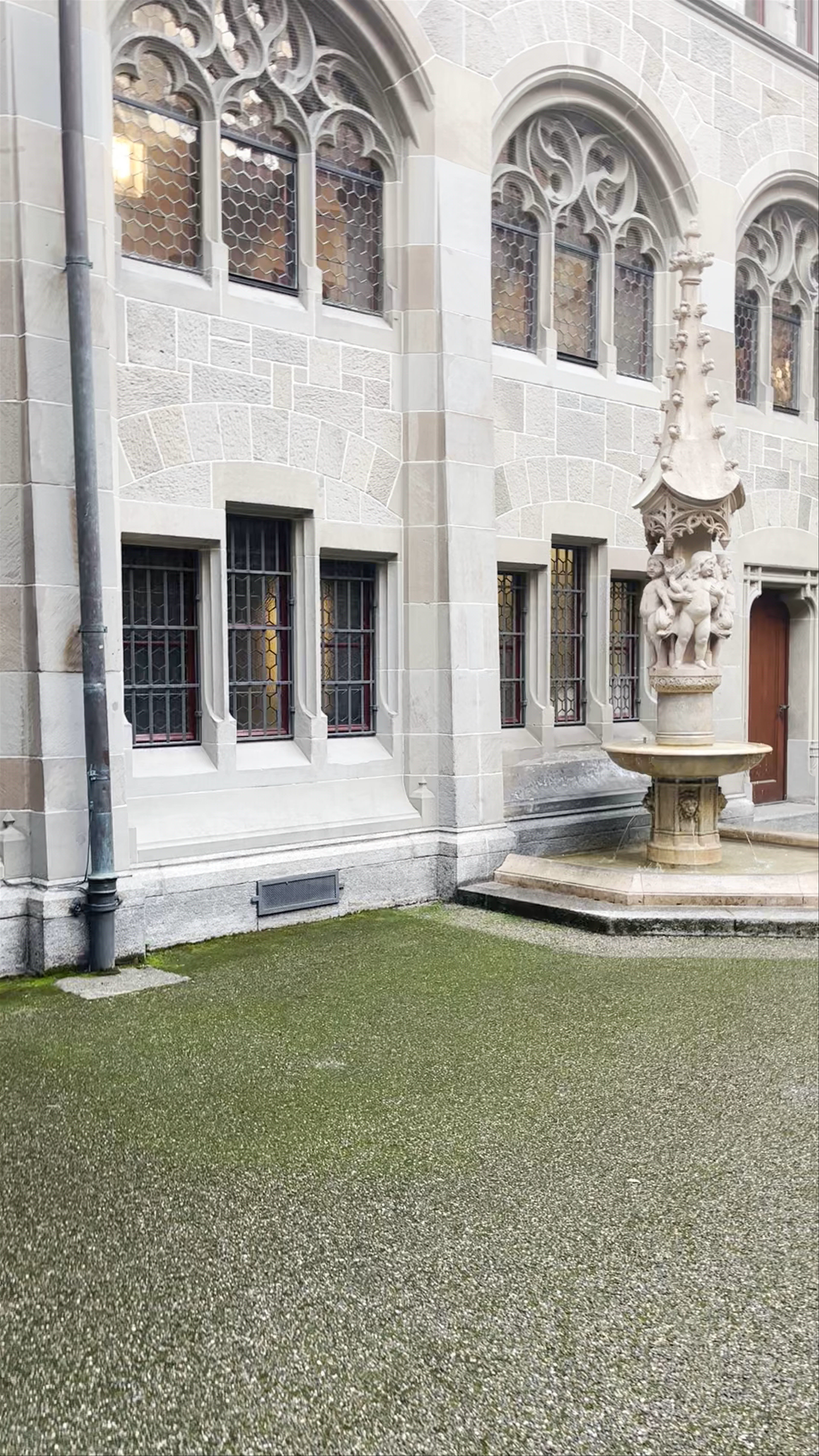 Blockskulptur in Münsterhof Courtyard, Zürich