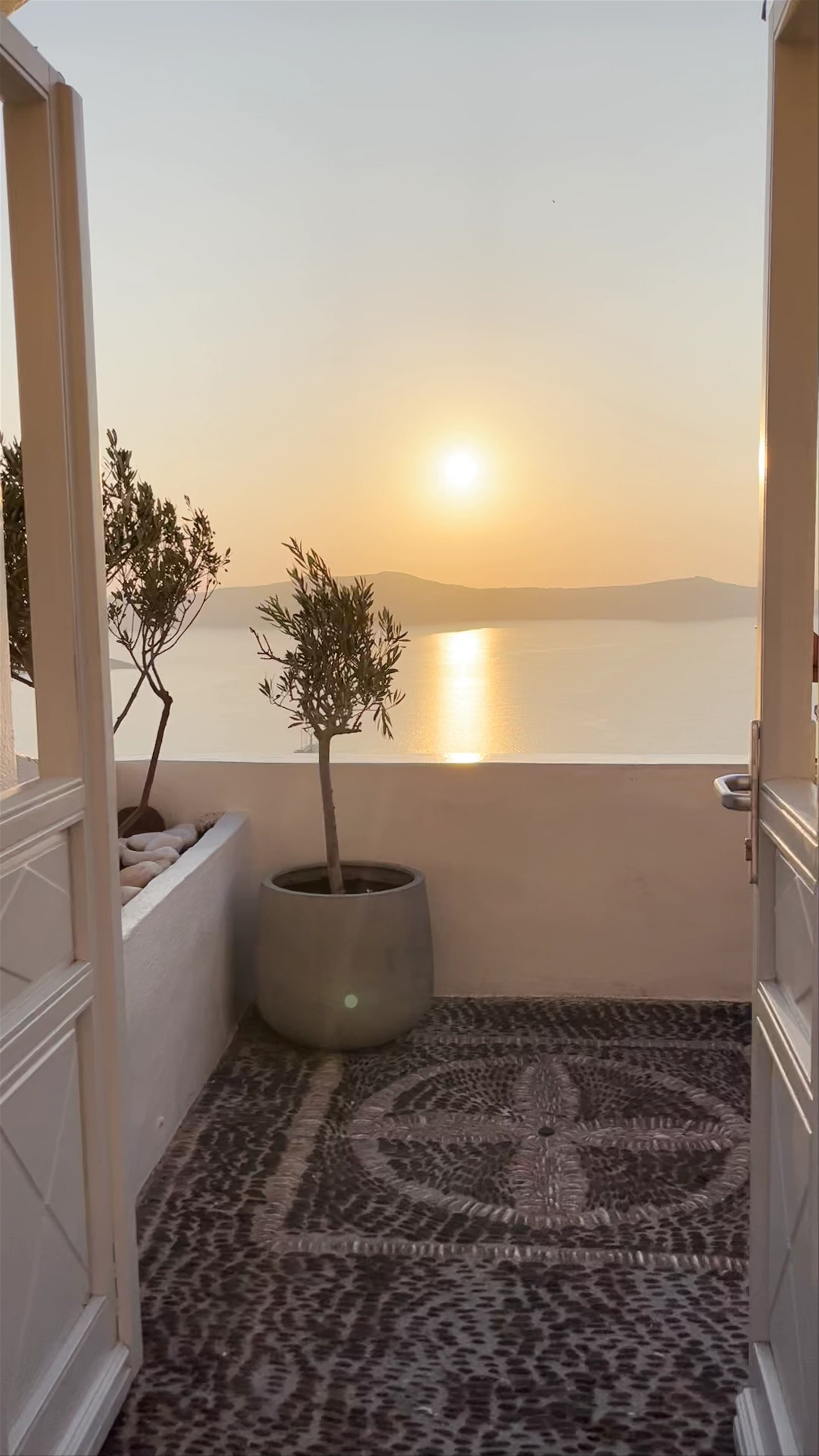 Enigma Cafe Santorini, Ipapantis, Fira