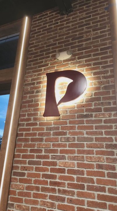 Pie Fection - Great atmosphere,  wonderful service, and THE MOST DELICIOUS pizza !! Bonus...prime seating for nightly Magic Kingdom fireworks!!! - Pizza Near Me - Windermere, Florida