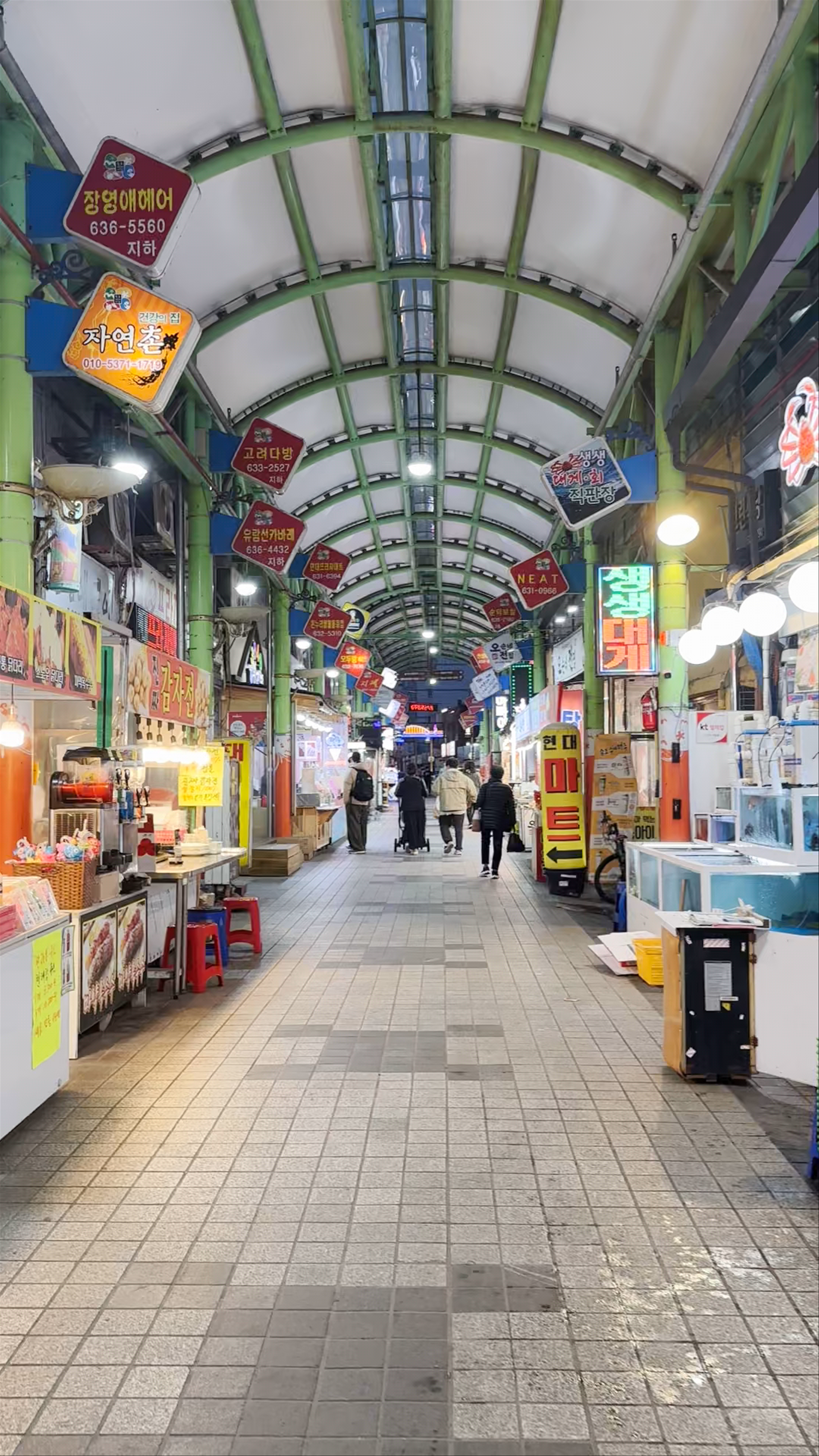 Sokcho Central Market parking lot