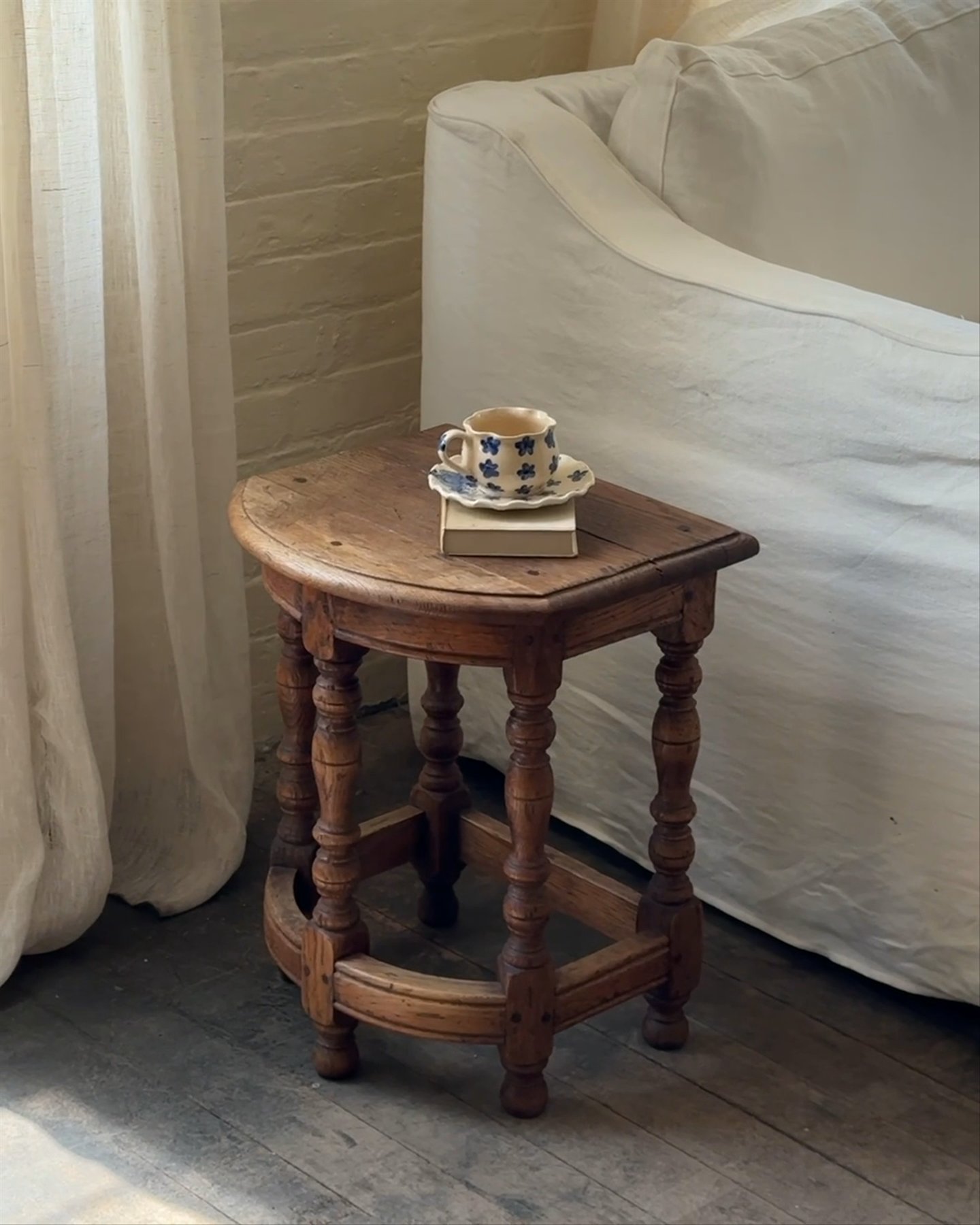 Antique Cantor Side Table - Round