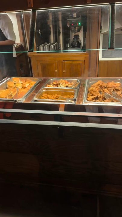 Michie Tavern - Buffet spread - Landmarks & Historical Buildings Near Me - Charlottesville, Virginia