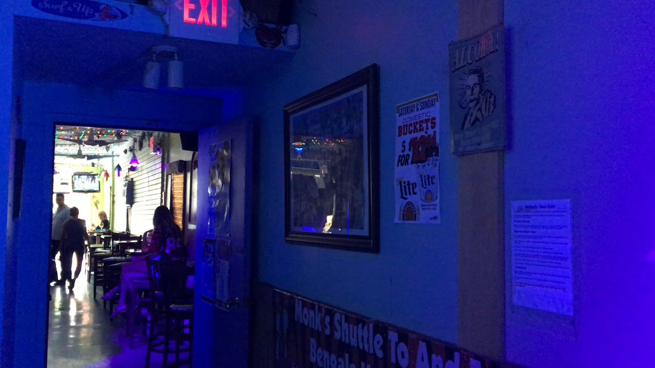 Monk's Cove - Hook game! - Dive Bars Near Me - Cincinnati, Ohio