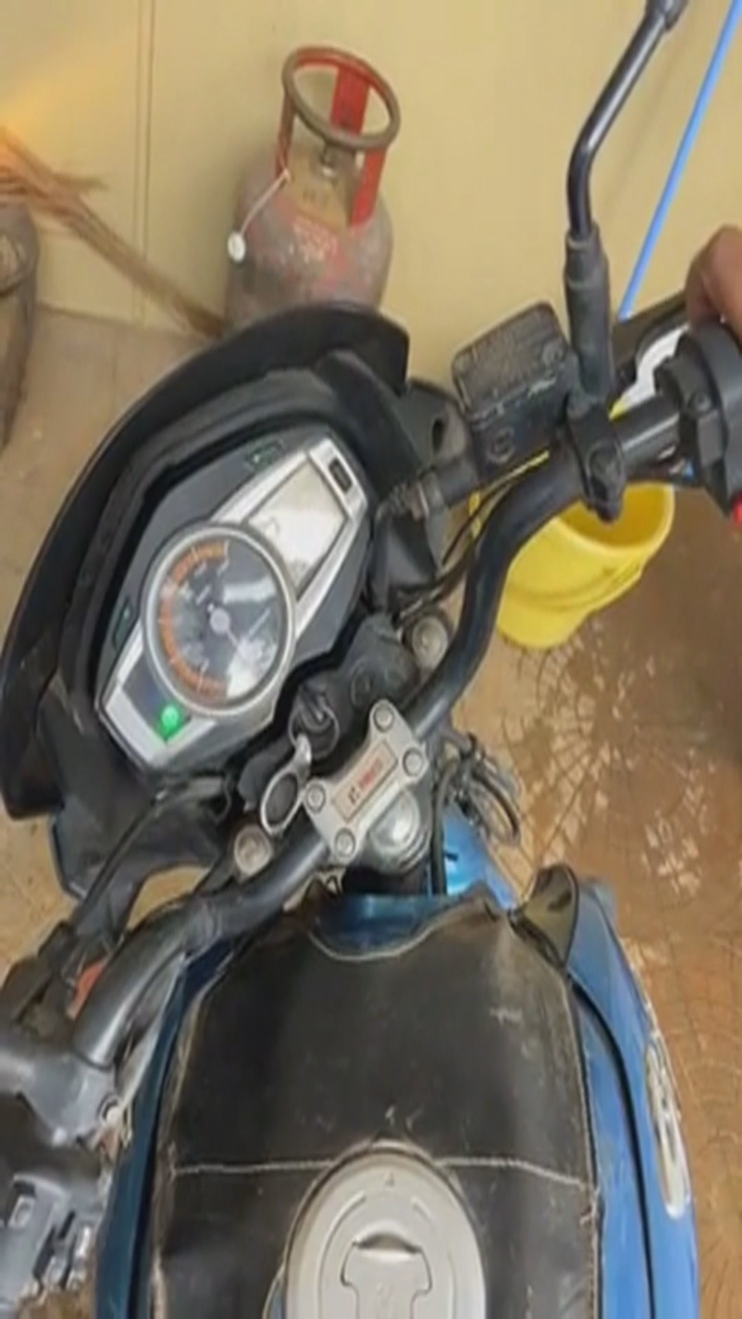 Walk-around video thumbnail