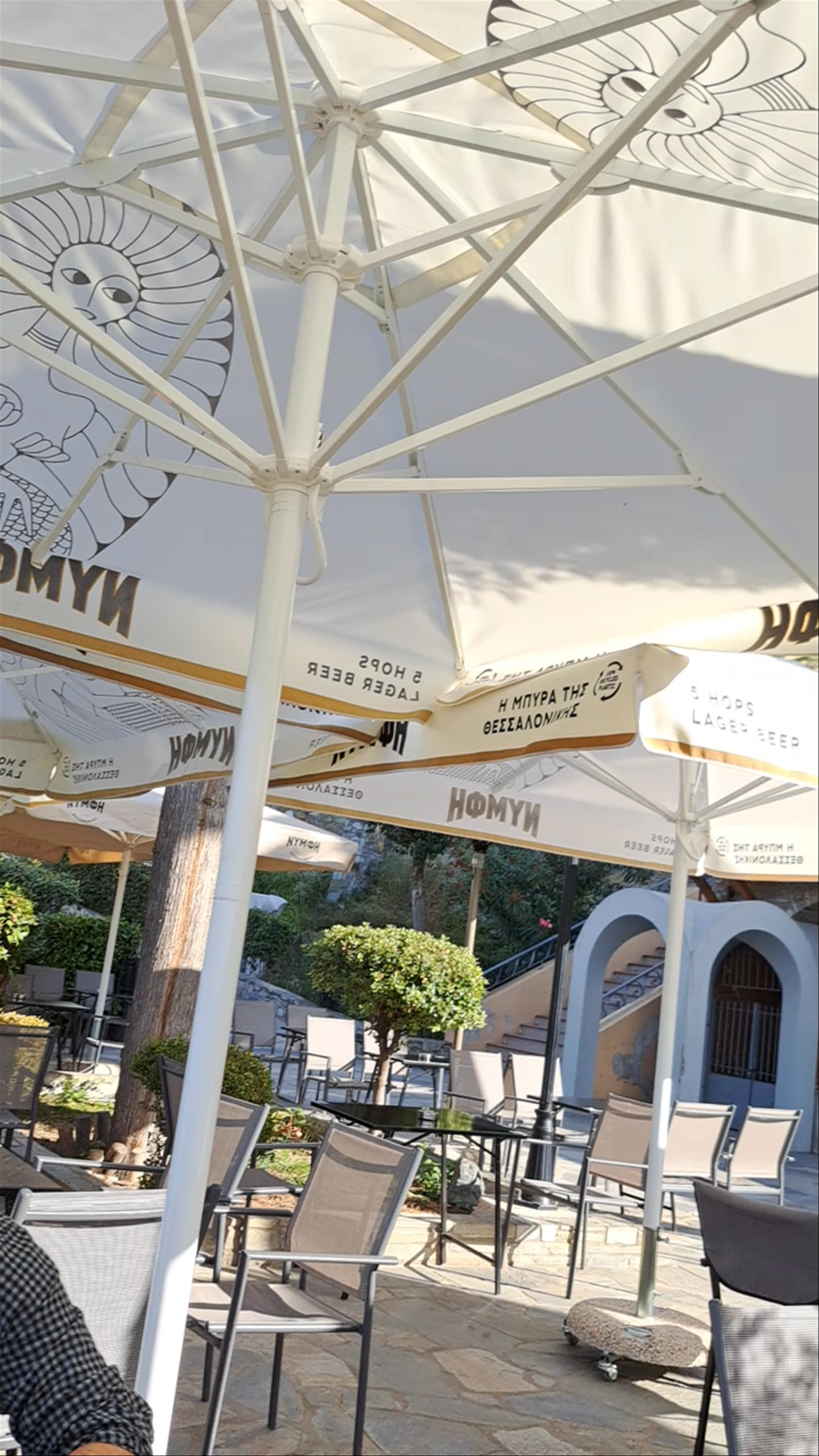 Το Κτήμα: A Serene Outdoor Cafe Experience in Chalkis, Greece