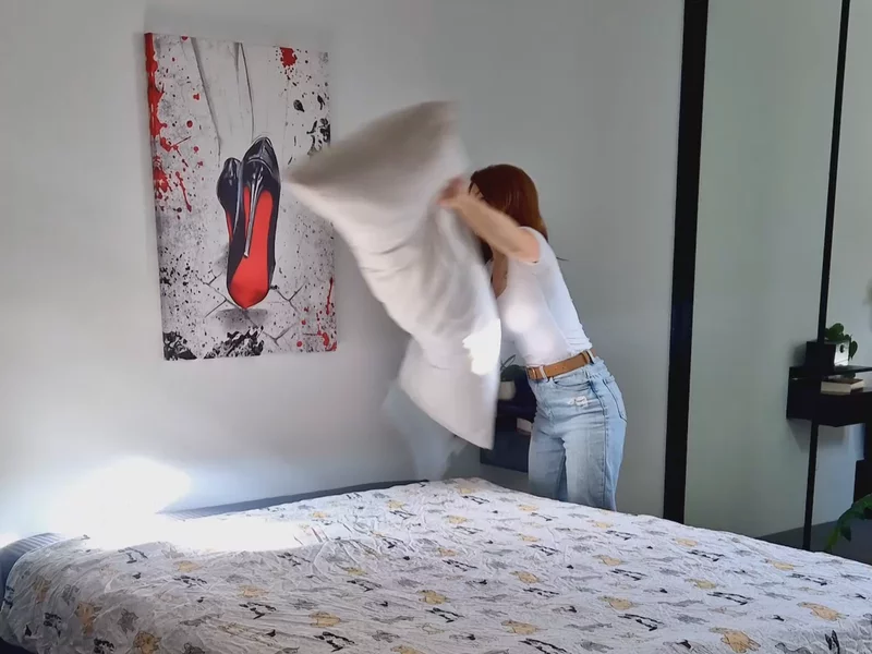 Yona Bed ad