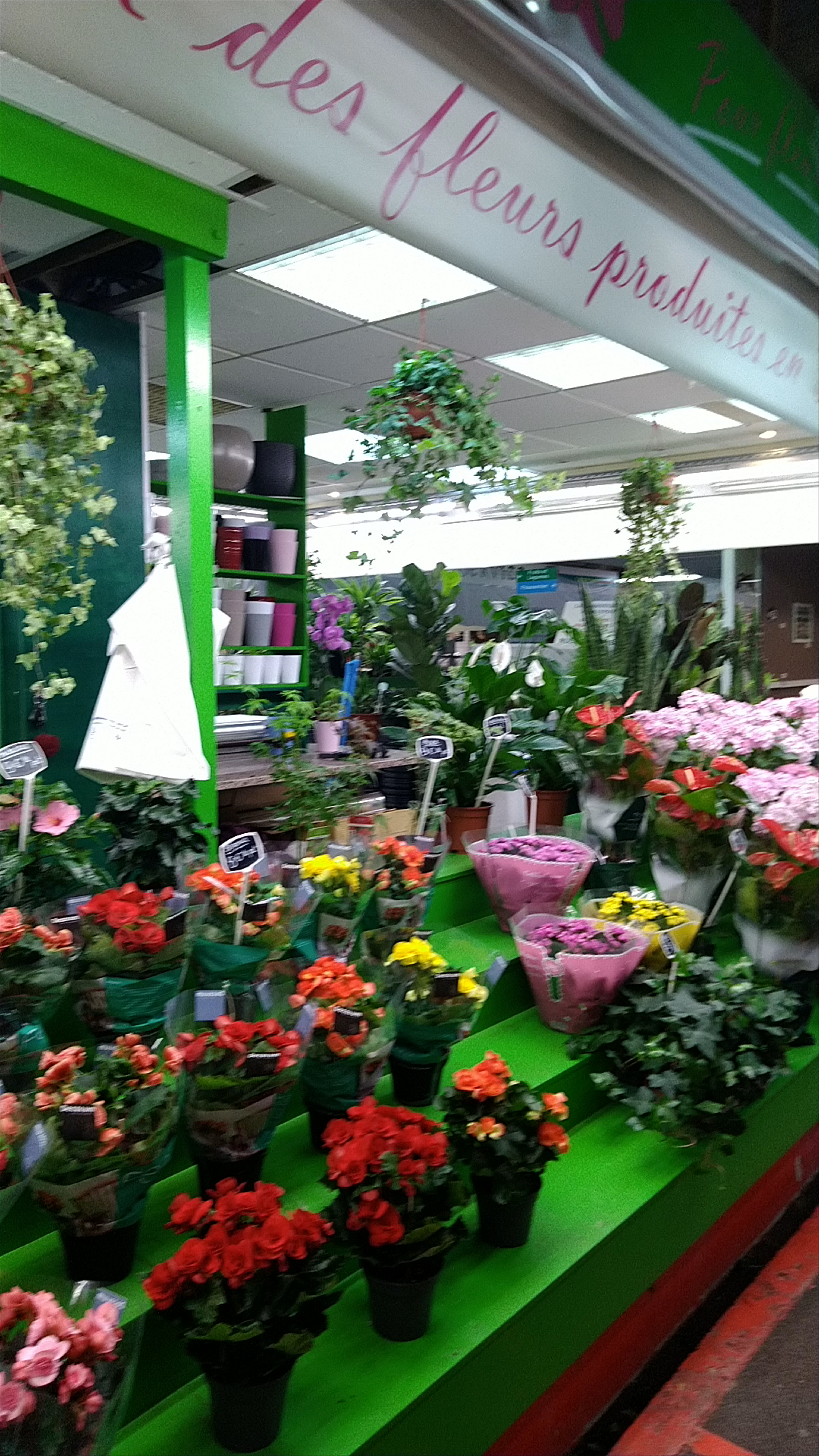 Marché des Batignolles: A Lush Floral and Fresh Food Haven in Paris