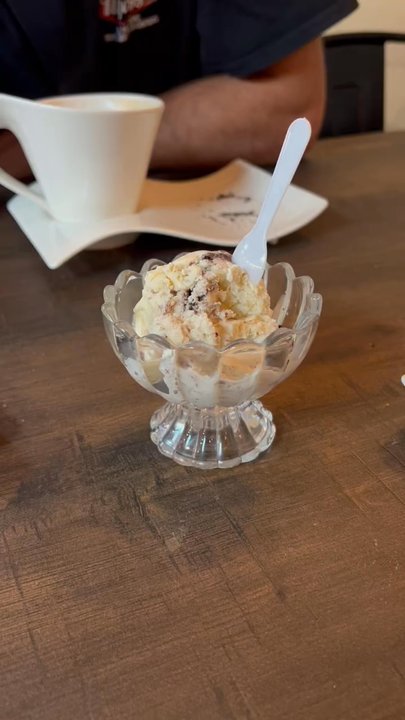 Papa Chocolate - Oreo ice cream - Desserts Near Me - Worth, Illinois