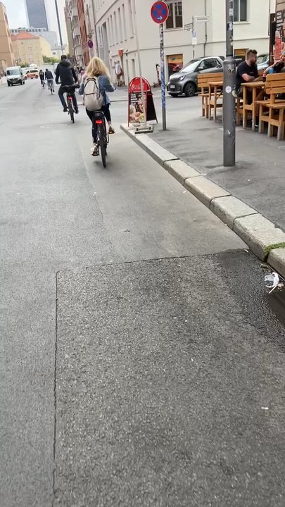 Alex rent a bike - Biking in the city - Bikes Near Me - Berlin, BE