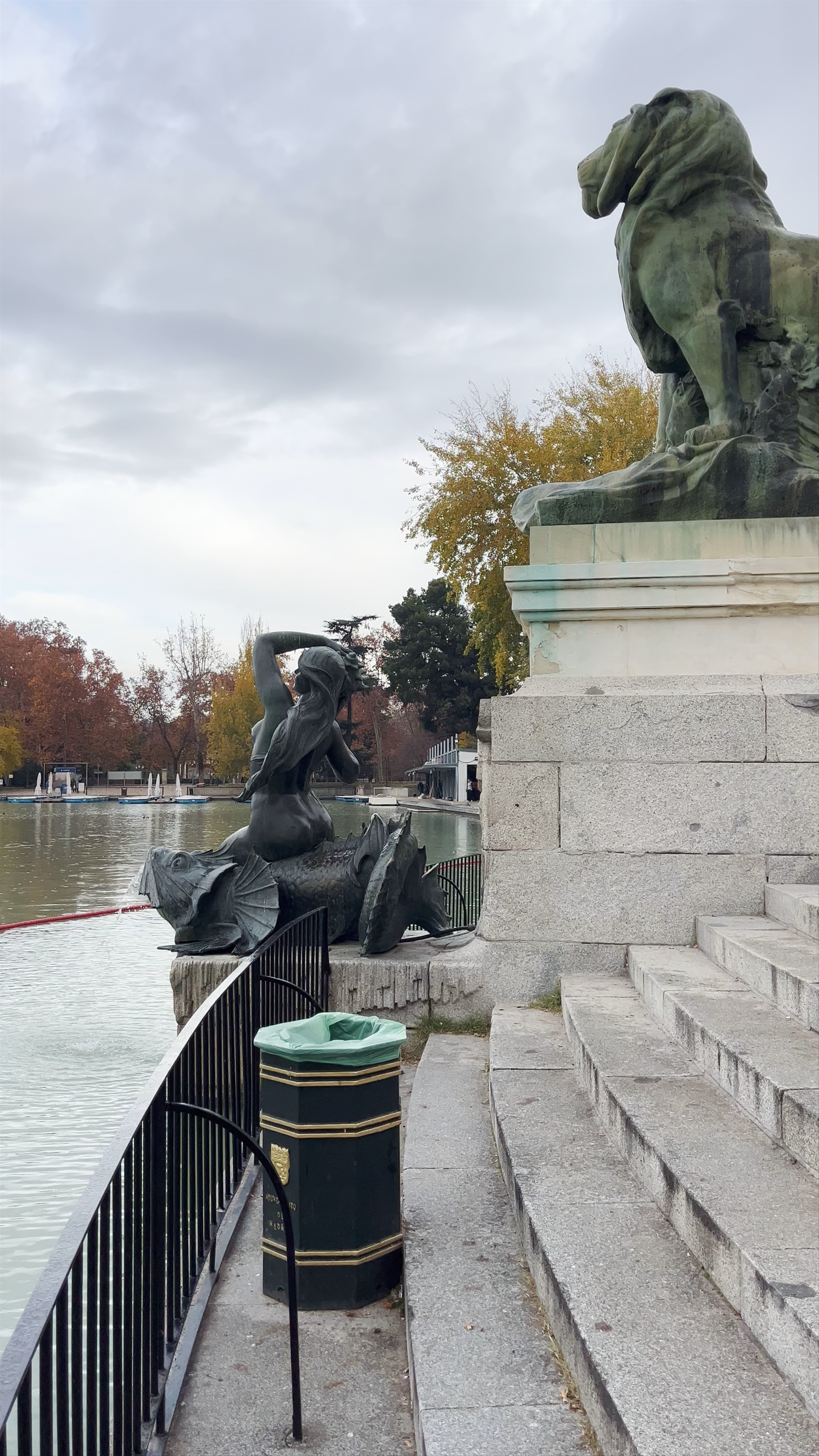 Serene Winter Reflections at Estanque Grande de El Retiro, Madrid